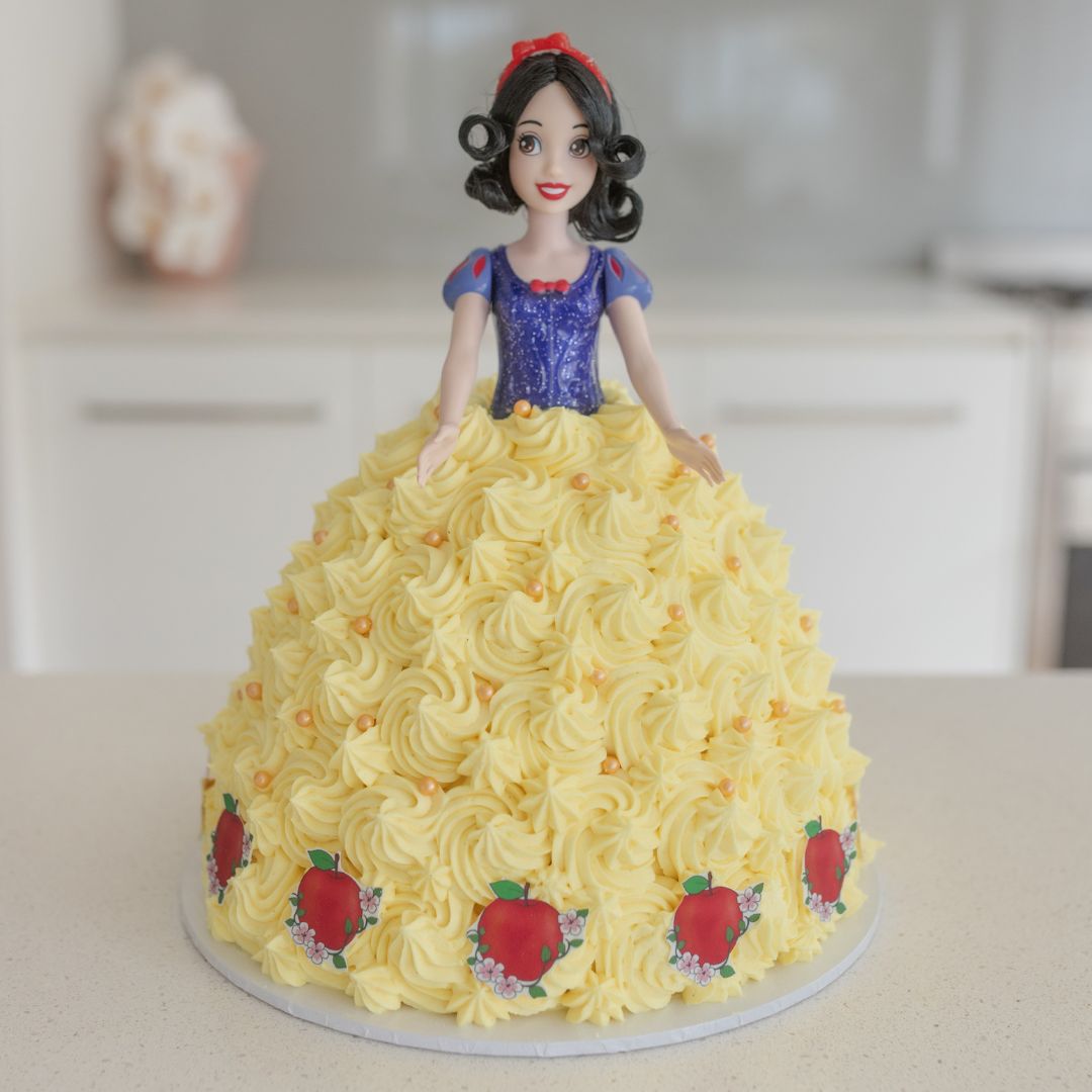 Snow White Dolly Varden Cake