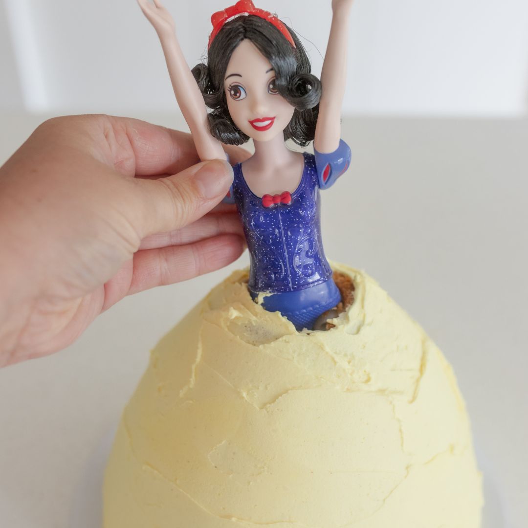 Snow White Dolly Varden Cake