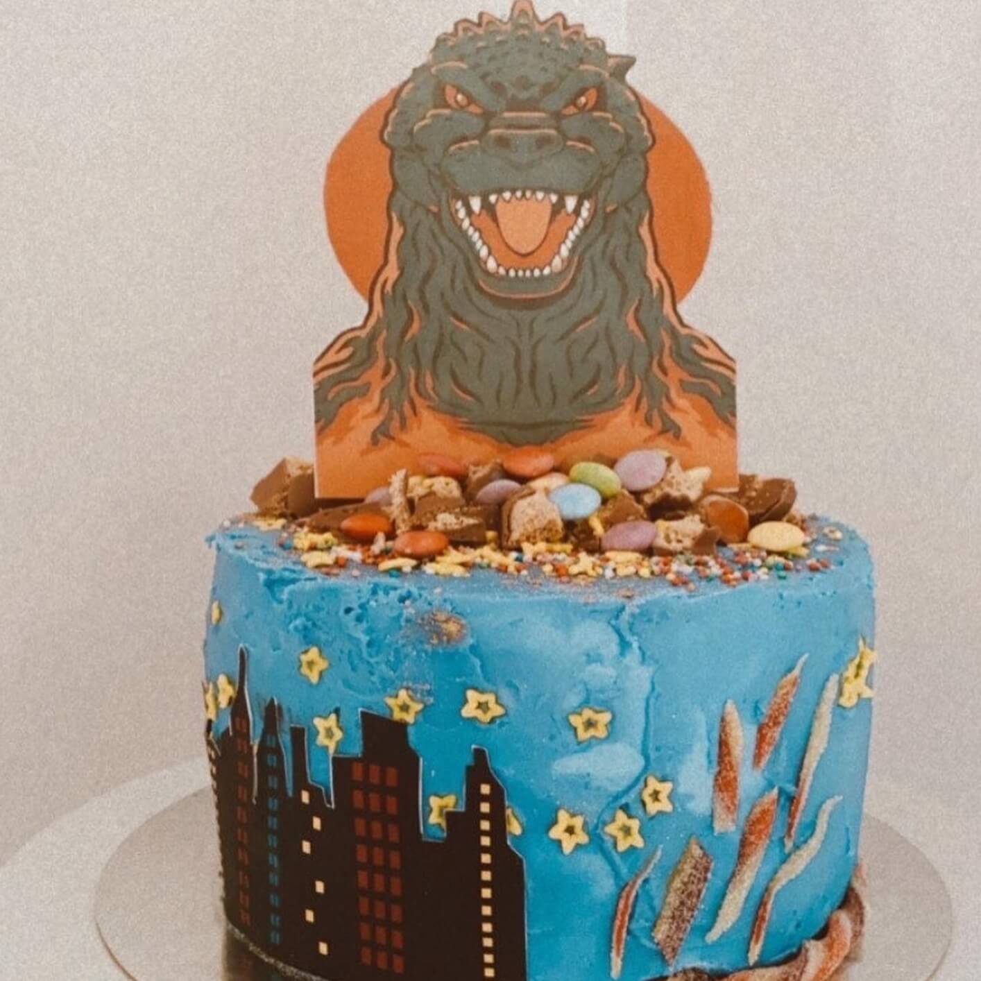 Godzilla cake pan hotsell