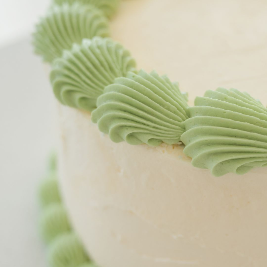 Green on White Vintage Cake Kit