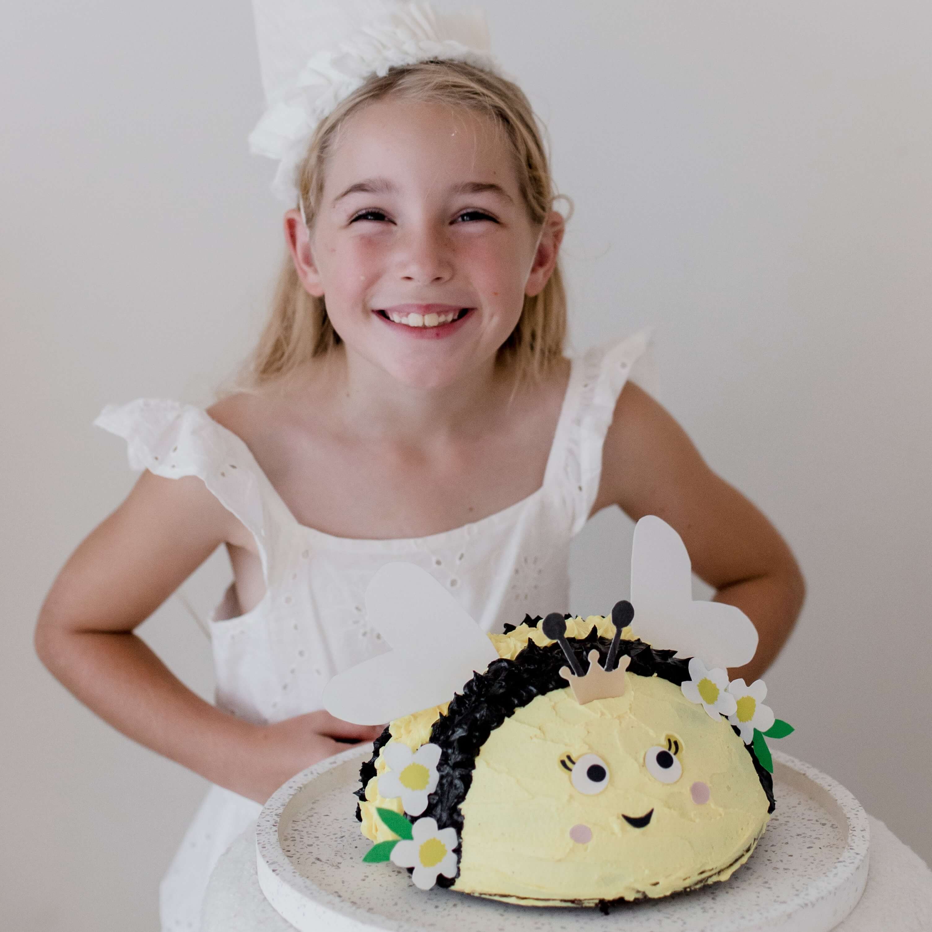 Honey Comb and Bumble Bees Cake | Freedom Bakery