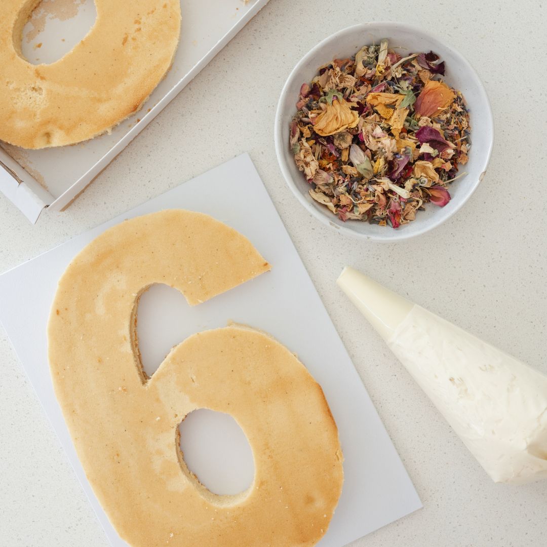 Piped Number Cake Kit and Edible Dried Flowers