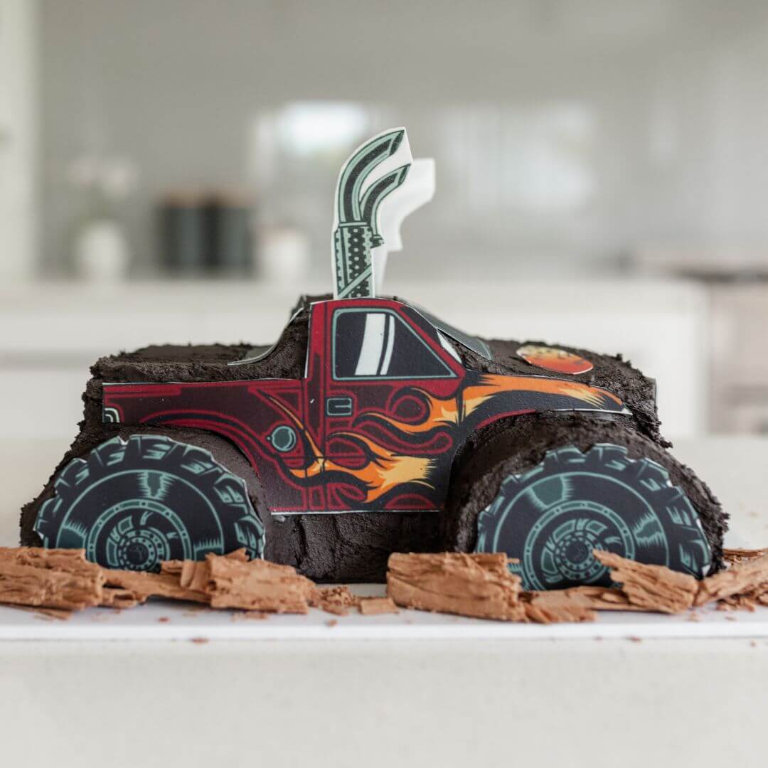 Monster Truck themed Cake. #carolevenrudcakes #customcake #atlanta  #bolocarros #carcake #racecake #bolocorrida #bolocarro #kennesaw #birt... |  Instagram