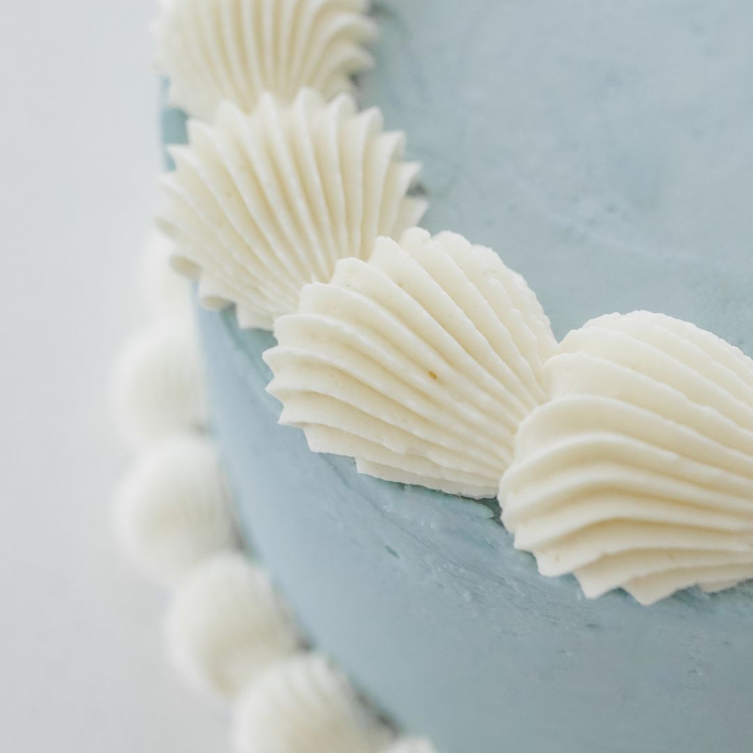 White on Blue Vintage Cake Kit