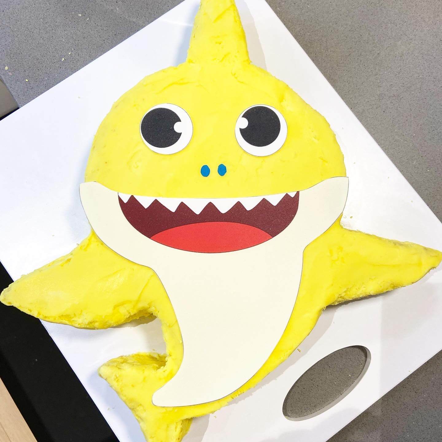 Yellow Shark Cake Kit